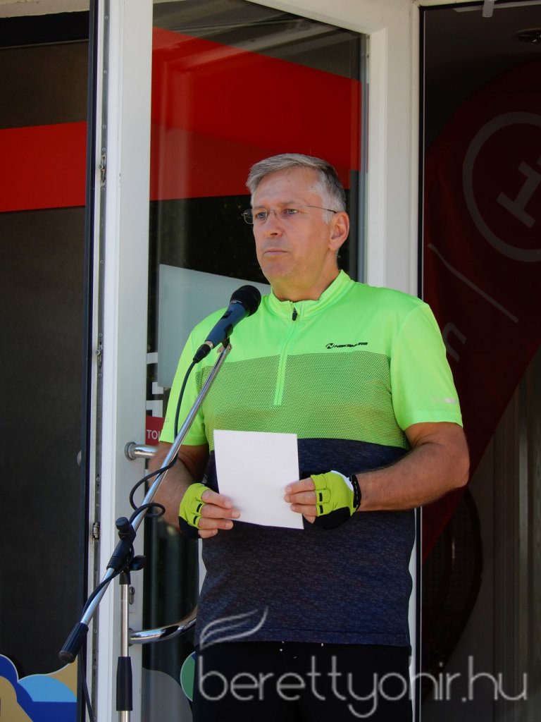 Kerékpártúra az autópályán 24